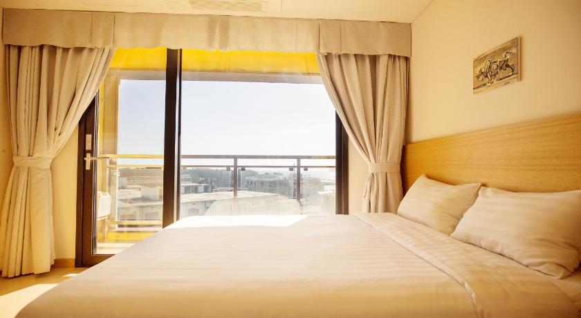 Image of Standard Double with 2 Double Beds 7