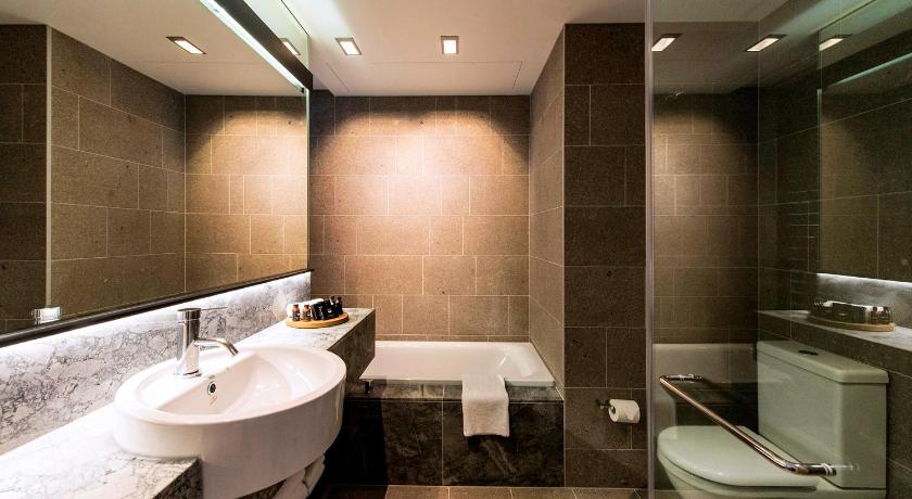 รูปของห้องพักพร้อมวิว Grand Harbour (Grand Harbour View Room) 2