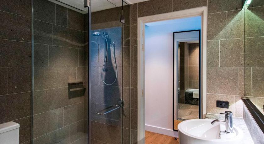 รูปของห้องพักพร้อมวิว Grand Harbour (Grand Harbour View Room) 8
