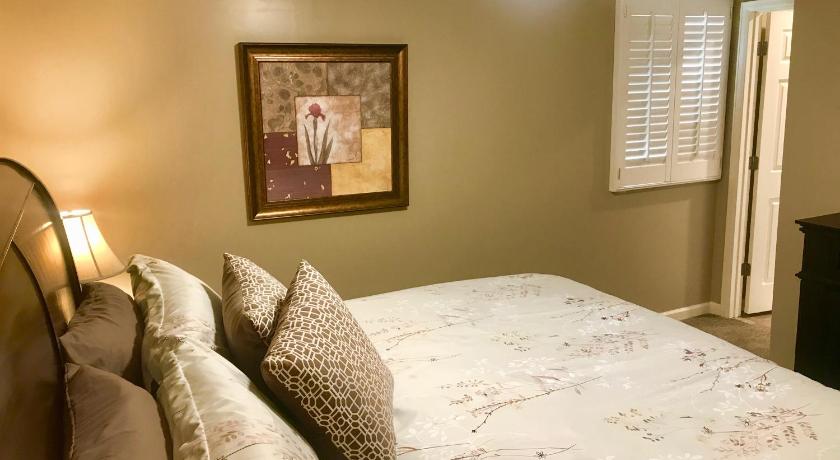 Denver Denver Blue Bear Den 3BR 2BA & Spa 5-Star Accommodation suite
