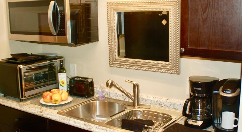Denver Denver Blue Bear Den 3BR 2BA & Spa 5-Star Accommodation pool