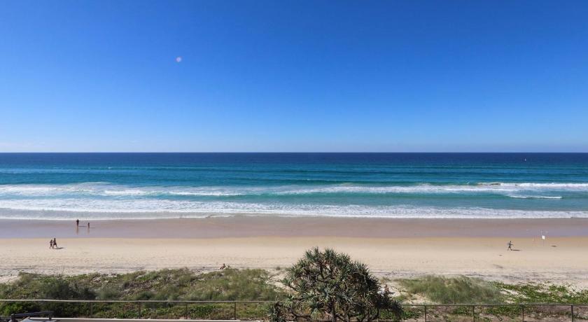 Beachside Tower Apartment photo