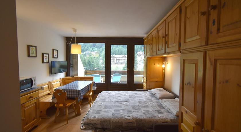 Image of Apartment with Balcony 9