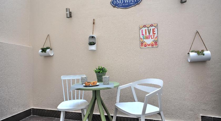 Apartment with a Terrace, Air Conditioner and Fast Internet photo
