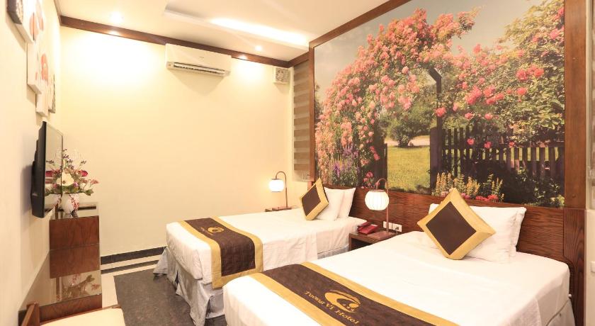 a hotel room with two beds and two lamps, Tuong Vi Hotel in Haiphong