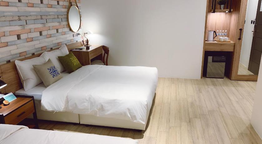 Image of Quadruple Room with Bath 6