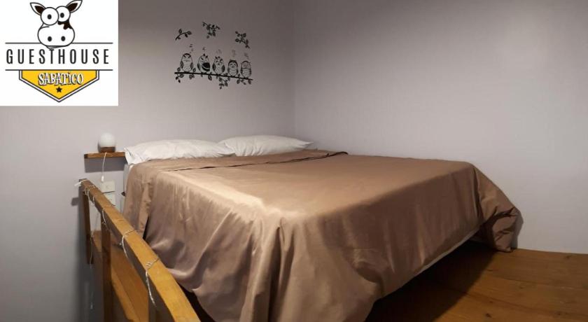 Image of Queen Room with Shared Bathroom 5