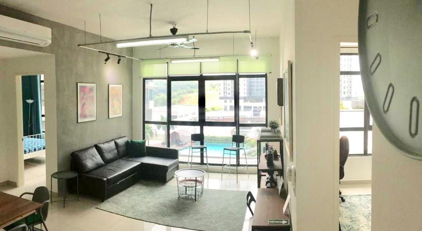 Conezion IOI Putrajaya (Rustic Suite, 3 Bedrooms, 2 Baths, WiFi, Pool &amp; City View) by MRK — Hotel in Kuala Lumpur