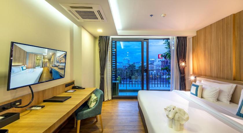Image of Deluxe Pool View 5