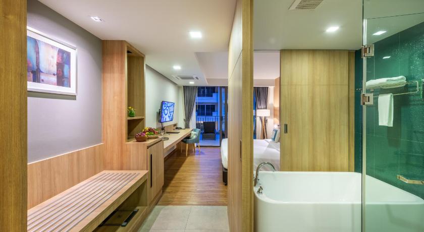 Image of Studio Suite 12