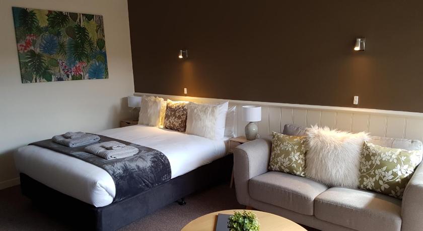 Sandpipers @ Millicent Hotel photo