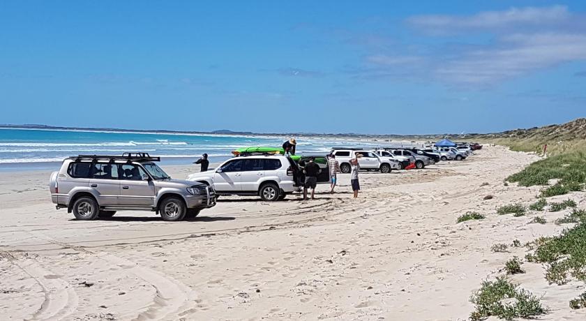 Sandpipers @ Millicent Hotel photo