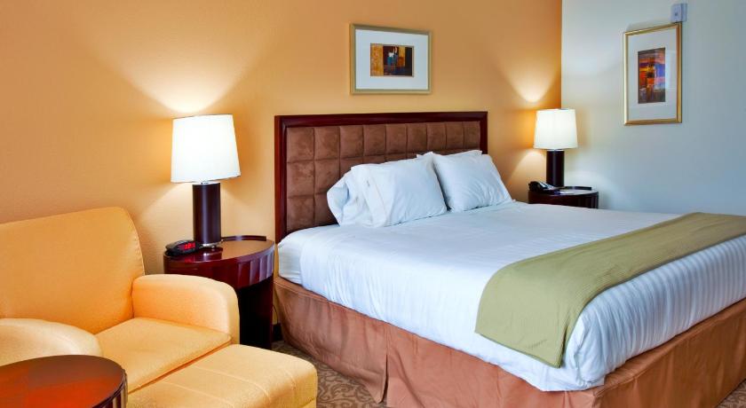 Holiday Inn Express Hotel & Suites Brooksville-I-75