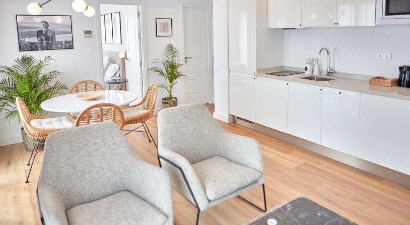 龙达 Apartamentos La Bola Suite 4星级 民宿 大堂