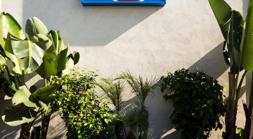 Motel 6 Newport Beach