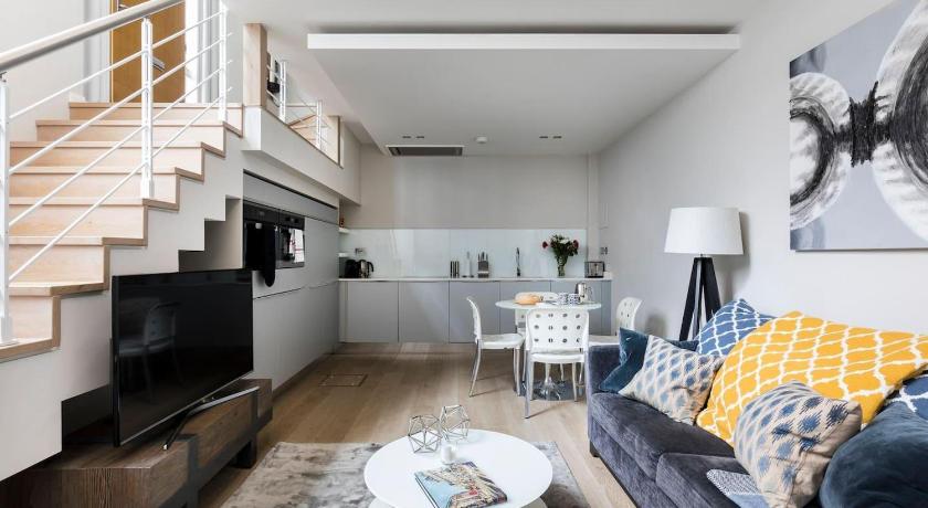 luxury modern split level 2br covent garden apt london best price guarantee mobile bookings live chat