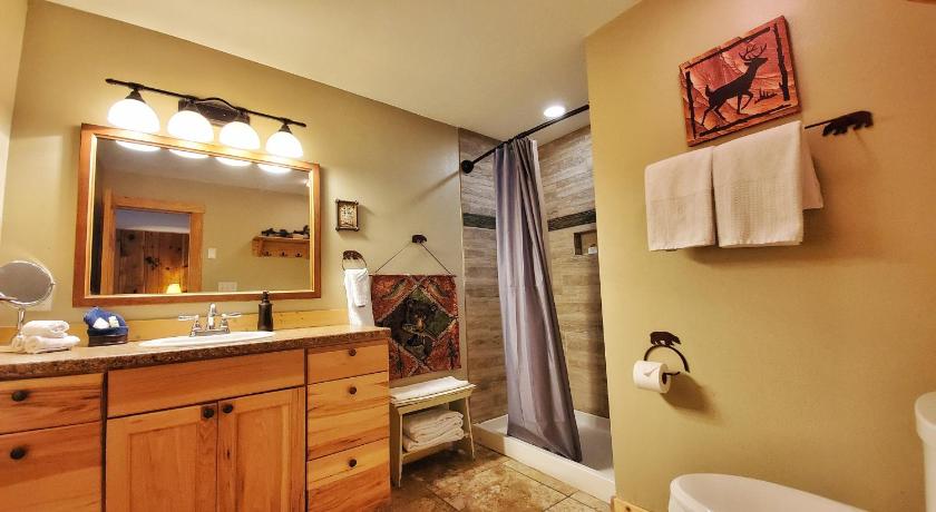 The Inn on Fall River & Fall River Cabins photo