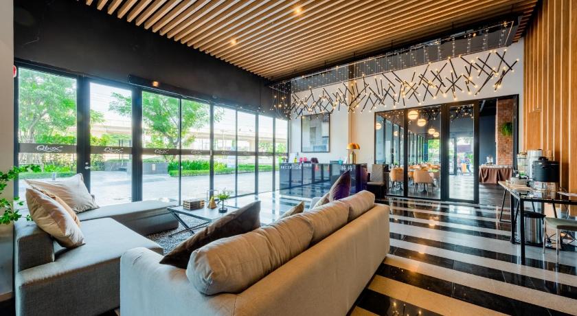 バンコク SureStay by Best Western Bangkok Ramintra 4つ星 ホテル ロビー