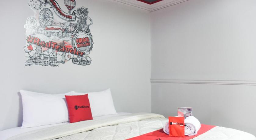 RedDoorz Plus near RSCM Jakarta photo