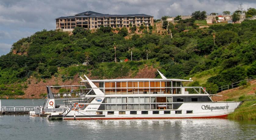 Shayamanzi Houseboats — Hotel in Jozini