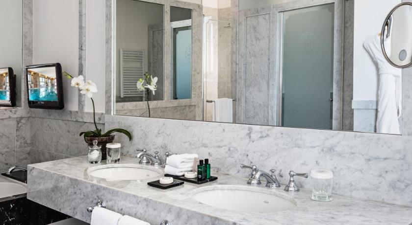 รูปของห้องสวีทเตียงคิงไซส์พร้อมระเบียง (King Suite with Balcony) 2