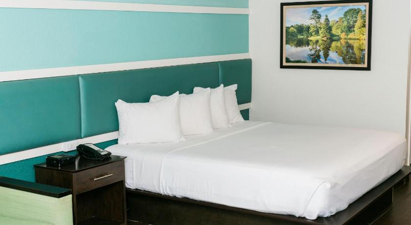 Image of King Room with Sofa Bed - Non-Smoking 6