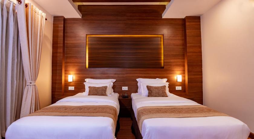 Image of Deluxe Twin Room with Balcony 4