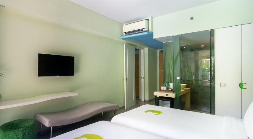صورة ايدين - امكانية الوصول الى البركة (Eden - Pool Access) 8