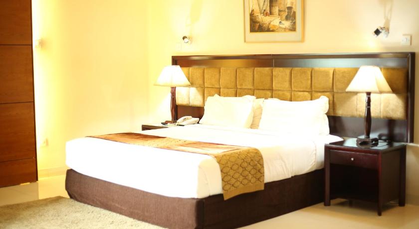 THE AVENUE HOTEL & SUITES photo