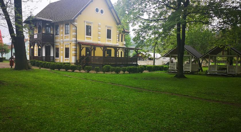 Dofteana Park — Hotel in Dofteana