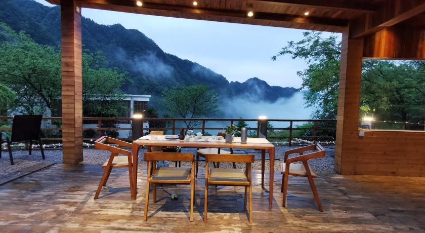 張家界 Zhangjiajie National Park Purespace Retreat-2nights for 1pick up service&super view rooms&book ticke 5つ星 ゲストハウス 眺望
