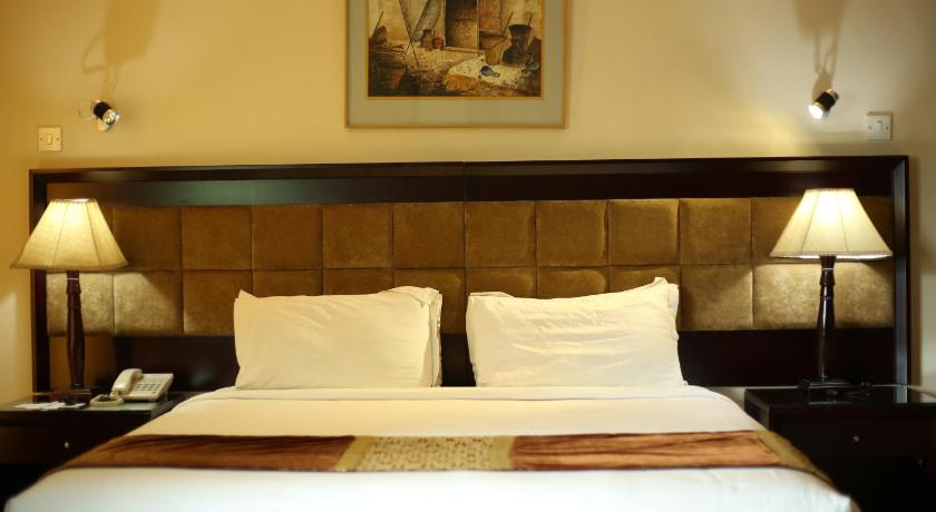THE AVENUE HOTEL & SUITES photo