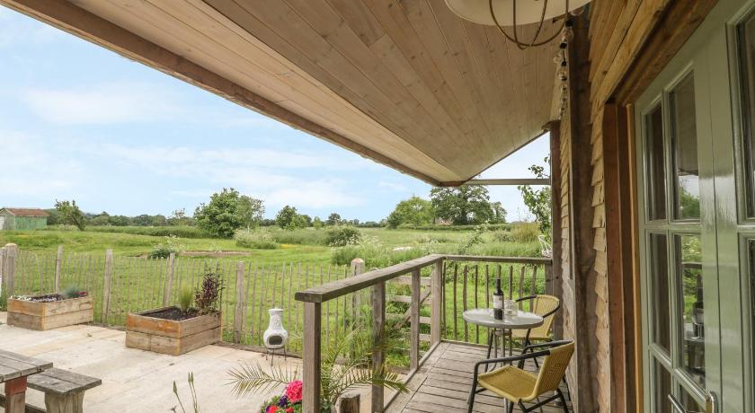 Blandford Forum Little Willow 3-Star Single Room pool