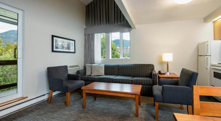 Whistler Village Inn & Suites