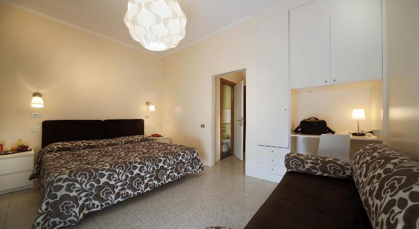 a bedroom with a bed and a dresser, Hotel Cristallo Brescia in Brescia