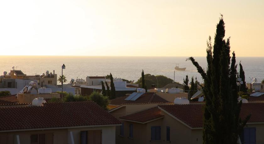 Regina Gardens 2 Bedroom Sea View Flat in Paphos photo