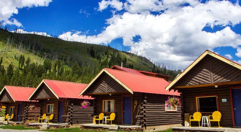 High Country Motel and Cabins photo