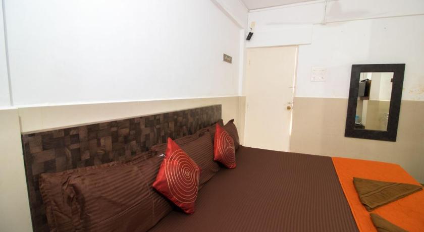 hotel travellers inn photo