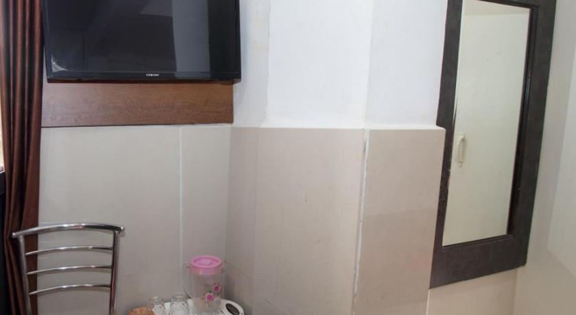 hotel travellers inn photo