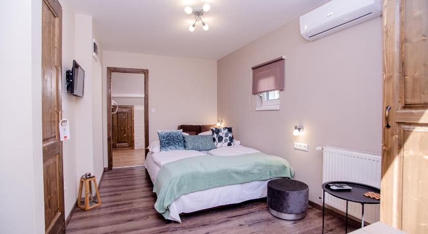 Image of Apartment with Shower 0