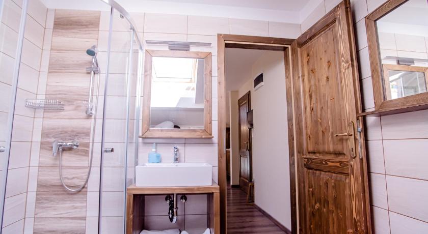 Image of Apartment with Shower 5