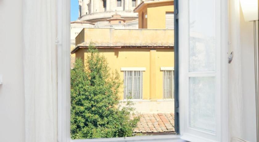 Michelangelo Charmsuite — Hotel in Rome