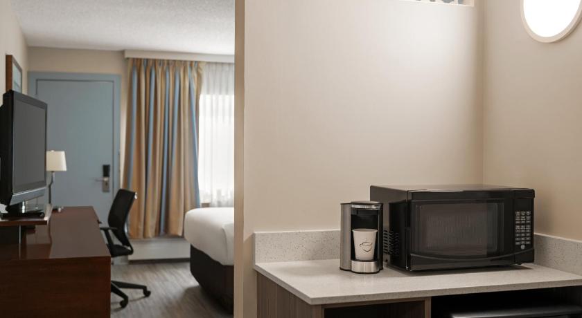 Travelodge by Wyndham Calgary South