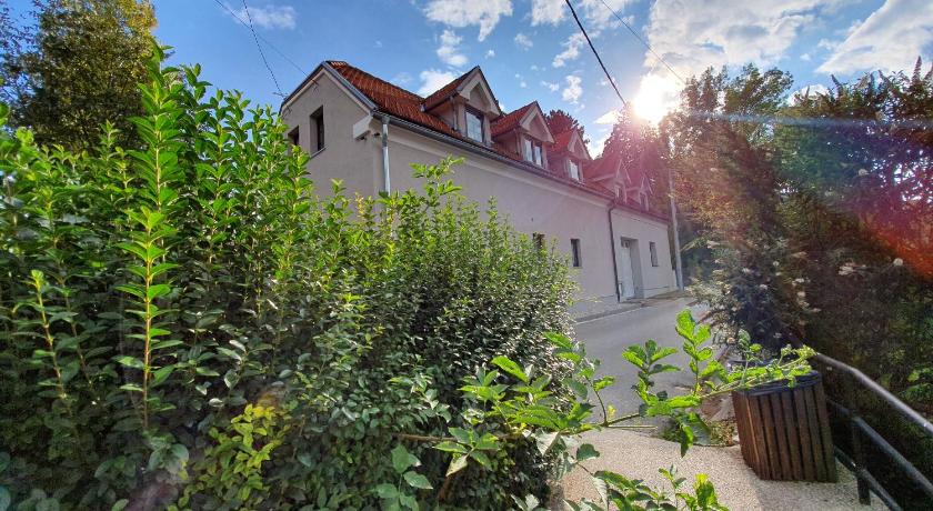 Rooms Korina — Hotel in Samobor
