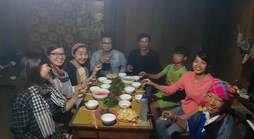 a large group of people sitting around a table, Indigenous homestay 1 in Mu Cang Chai