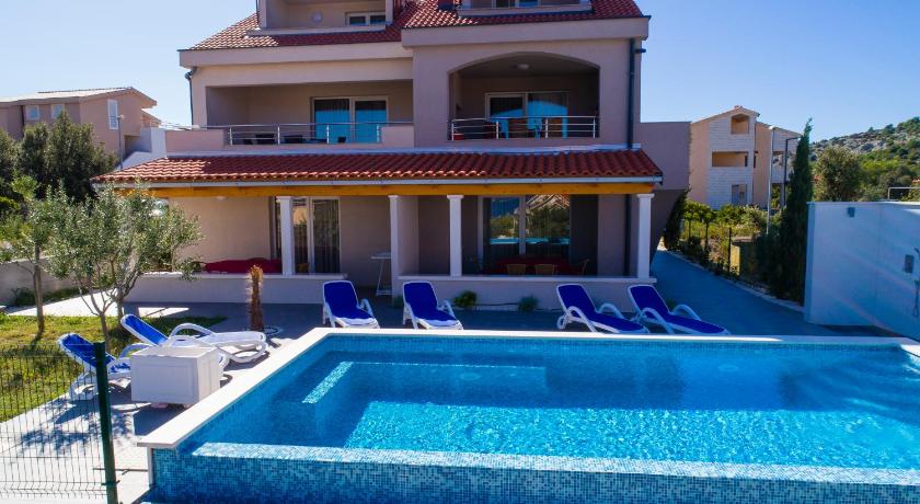Villa Second-Home — Hotel in Rogoznica