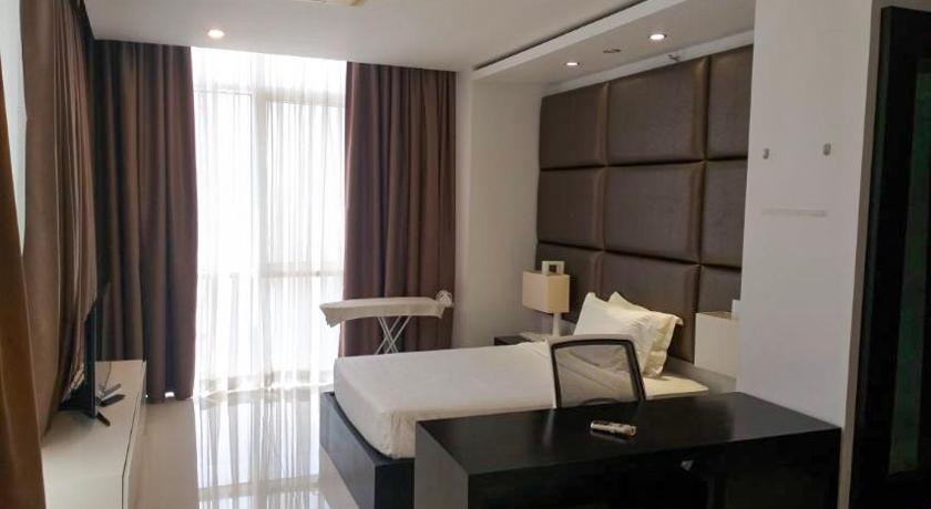 Platinum One - Private Apartment at #1 Bagatalle Road, Unit 7E, Colombo 3 photo