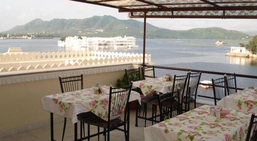 Raj Niwas Hotel photo