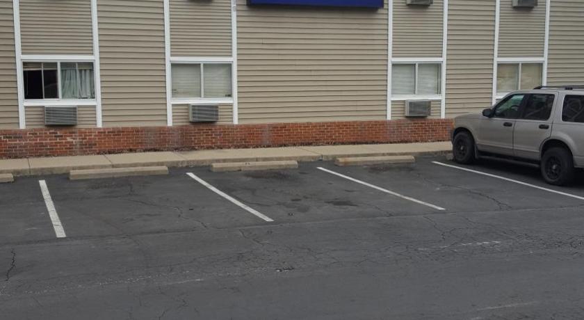 InTown Suites Extended Stay Columbus OH - I-70E Hamilton Rd photo