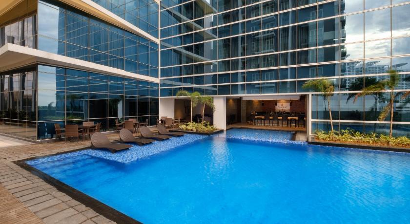 Swimming pool, Savoy Hotel Mactan Newtown in Cebu
